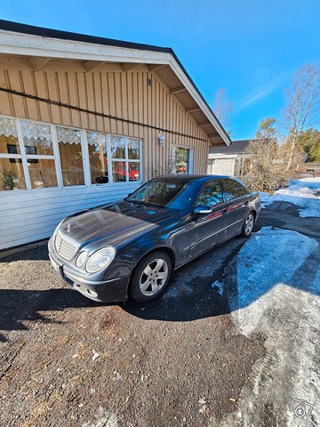 Mercedes-Benz E 220 3