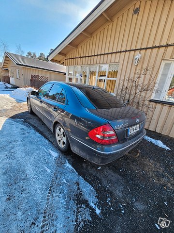 Mercedes-Benz E 220 4