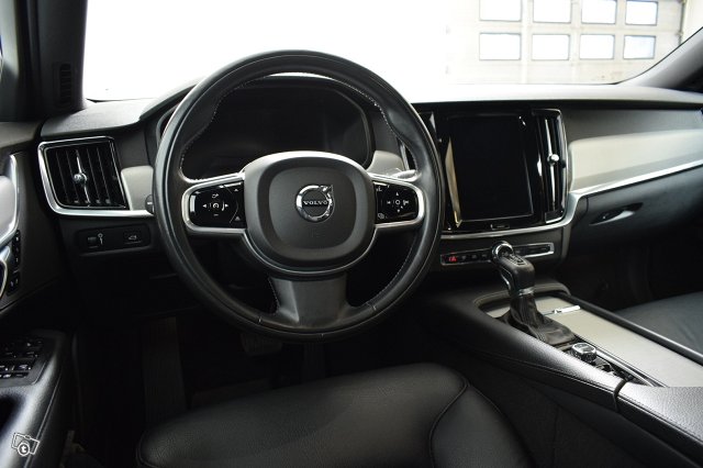 Volvo S90 11