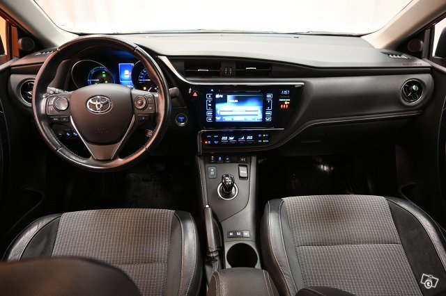 Toyota Auris 16