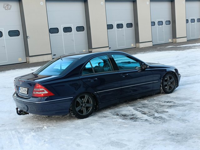 Mercedes-Benz C-sarja 4