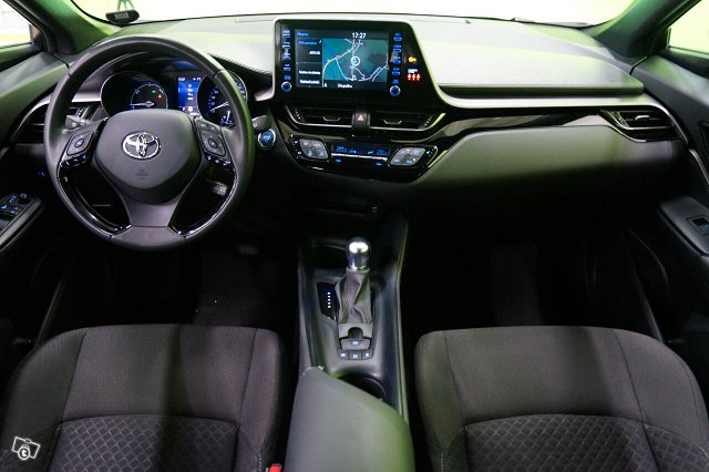 Toyota C-HR 8