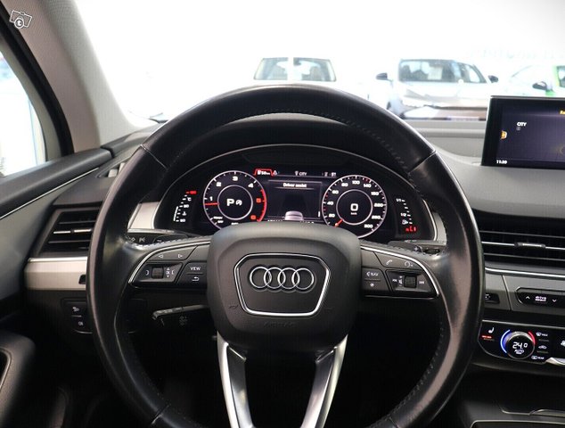 Audi Q7 13