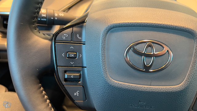 Toyota Prius Plug-in 18