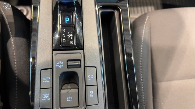 Toyota Prius Plug-in 23
