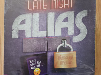 Avaamaton Late night Alias, ruotsinkielinen