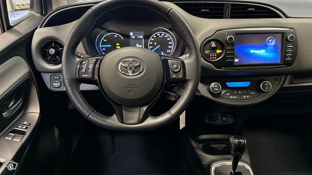 Toyota Yaris 10