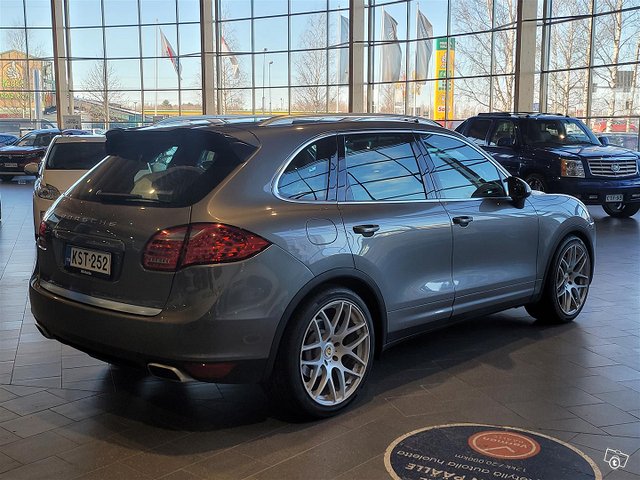 PORSCHE Cayenne 3