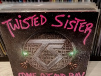 TWISTED SISTER - COME OUT AND PLAY (lp)