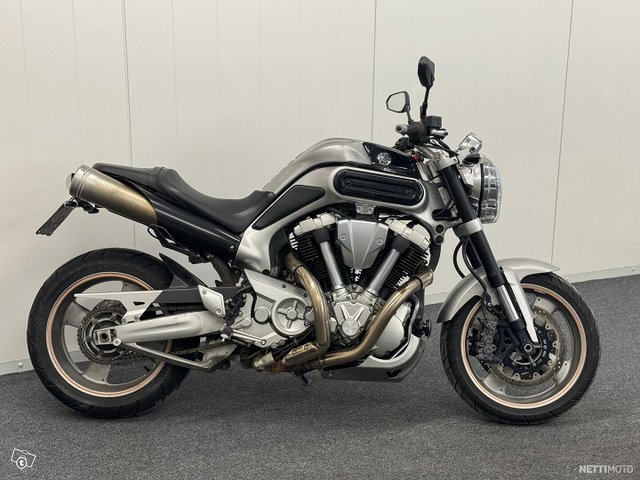 Yamaha MT-01 6