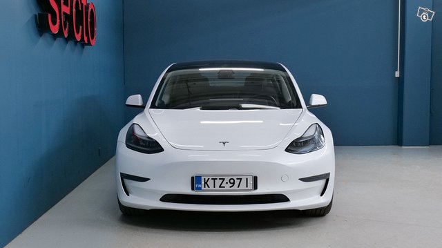 Tesla MODEL 3 2