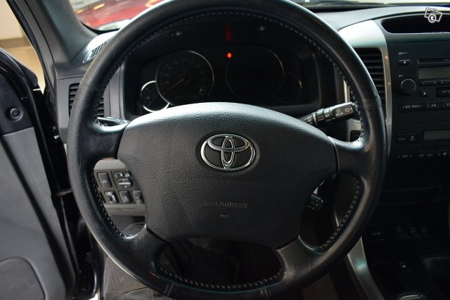 Toyota Land Cruiser 13