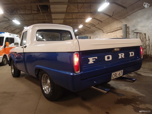 Ford F100 4