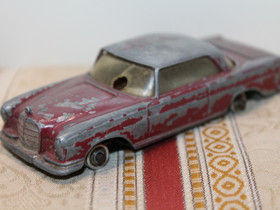 1960-luku vintage metalli auto Mercedes W111 220 SE Coupe Corgi Toys 1:43, Lelut ja pelit, Lastentarvikkeet ja lelut, Tampere, Tori.fi
