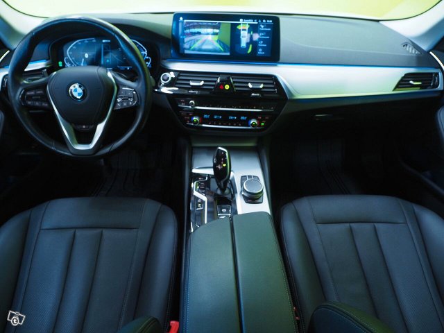 BMW 530e 9
