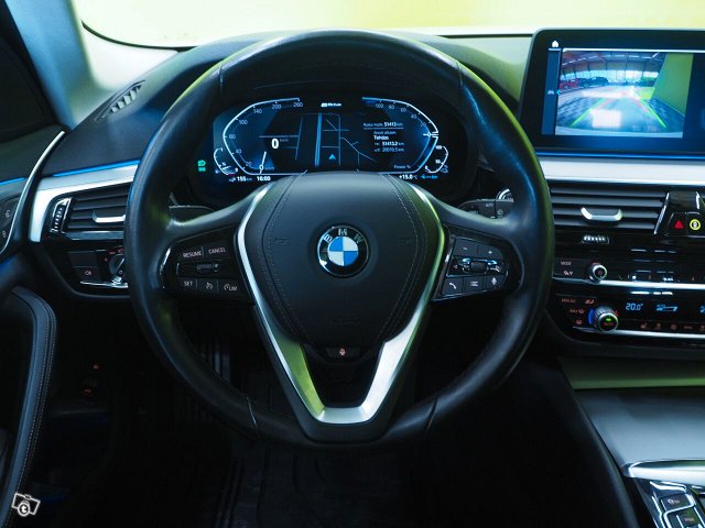 BMW 530e 11