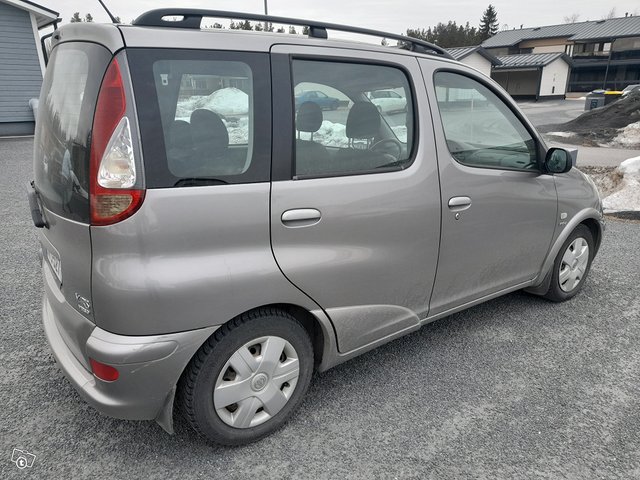 Toyota Yaris 4