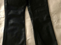 Isojen tyttjen mekot ja mustat nahka housut 42-44