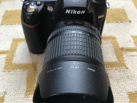 Nikon D90 runko + kittilinssi (18mm-105mm zoom)