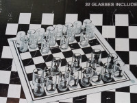 Lasinen shakkilauta shottilaseilla