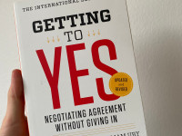 Kirja nimell Getting to yes