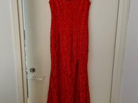 Uusi punainen pitk mekko, koko M