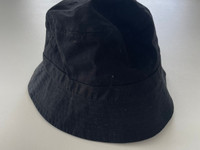 Arket musta bucket hat (Koko 60-62)