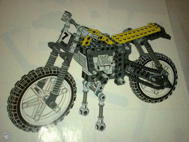 Lego Technic 8838 -crossimopo, kuva 1
