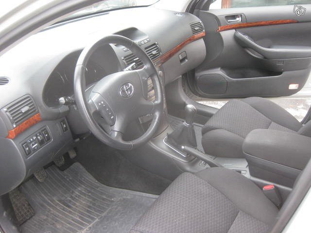 Toyota Avensis 5
