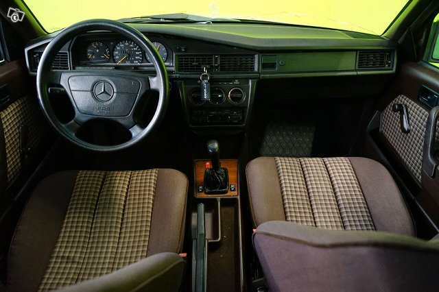 Mercedes-Benz 190 13