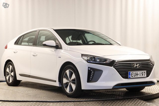 Hyundai Ioniq Plug-In 3