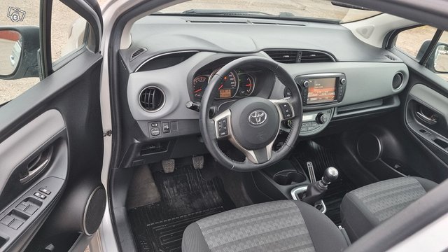 Toyota Yaris 13