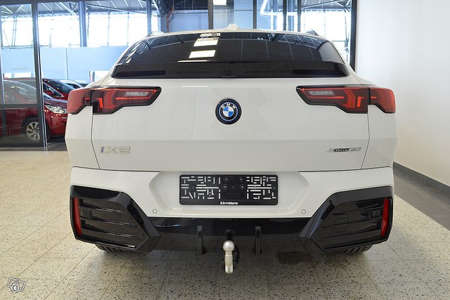 BMW IX2 5