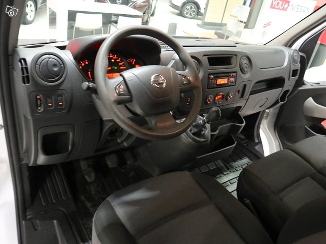 NISSAN NV400 8