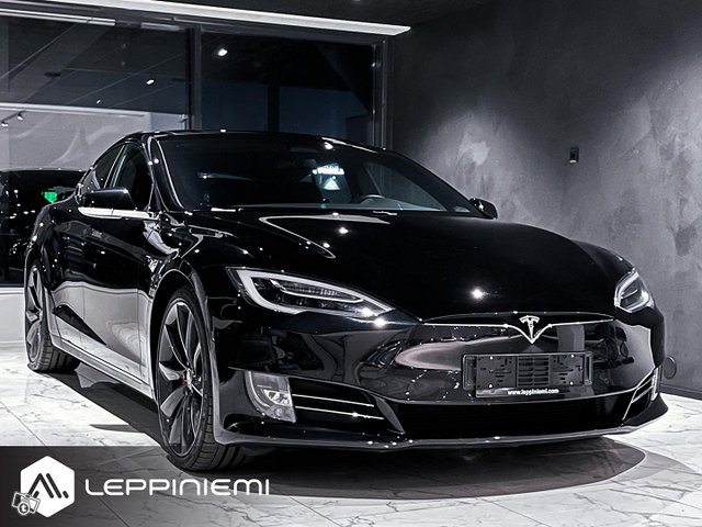 Tesla Model S 11