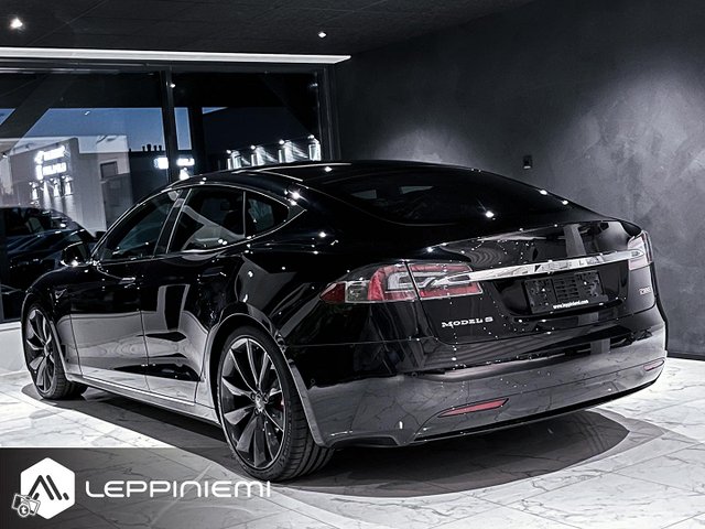 Tesla Model S 18