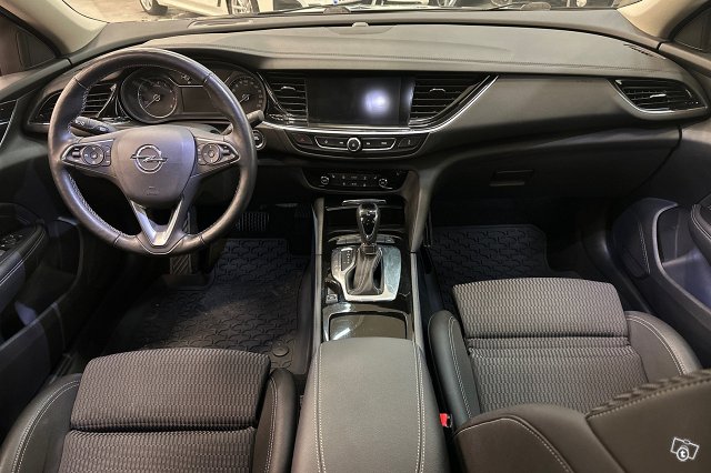 Opel Insignia 9