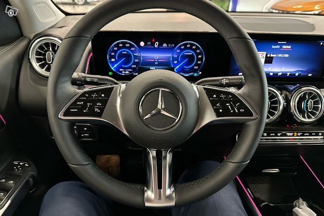 Mercedes-Benz EQB 12