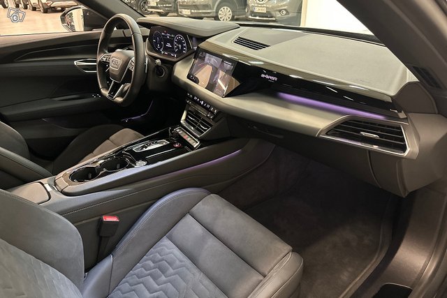 Audi E-TRON GT 19