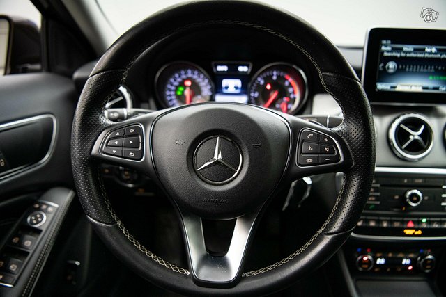 Mercedes-Benz GLA 9