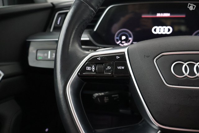 Audi E-tron 18