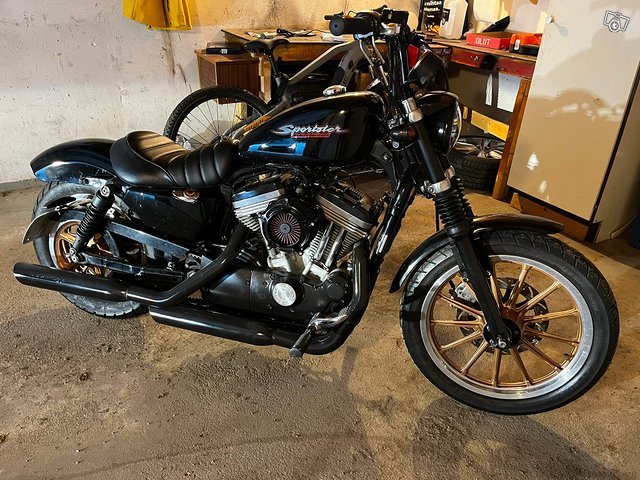 Harley-Davidson Sportster XL 883 2