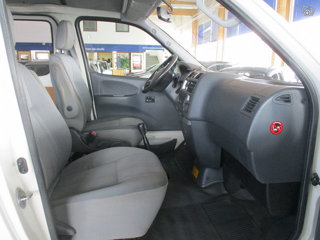 Toyota HIACE 8