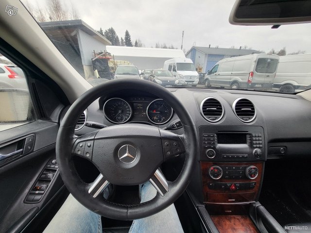 Mercedes-Benz ML 7