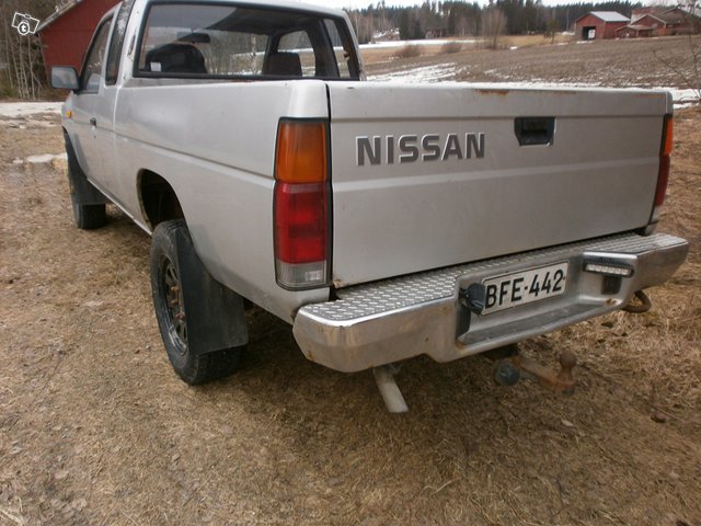 Nissan Pickup 3