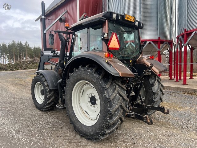 Valtra N122D MYYTY 2