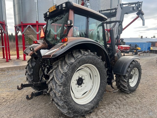 Valtra N122D MYYTY 7