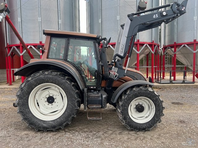 Valtra N122D MYYTY 9