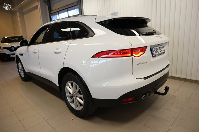 Jaguar F-PACE 4