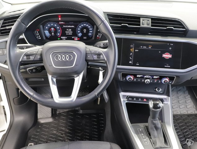 Audi Q3 10